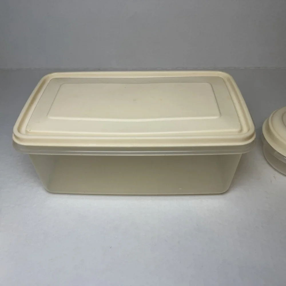 Rubbermaid Servin' Saver Storage Containers Almond Lids Lot Of 5 Vintage